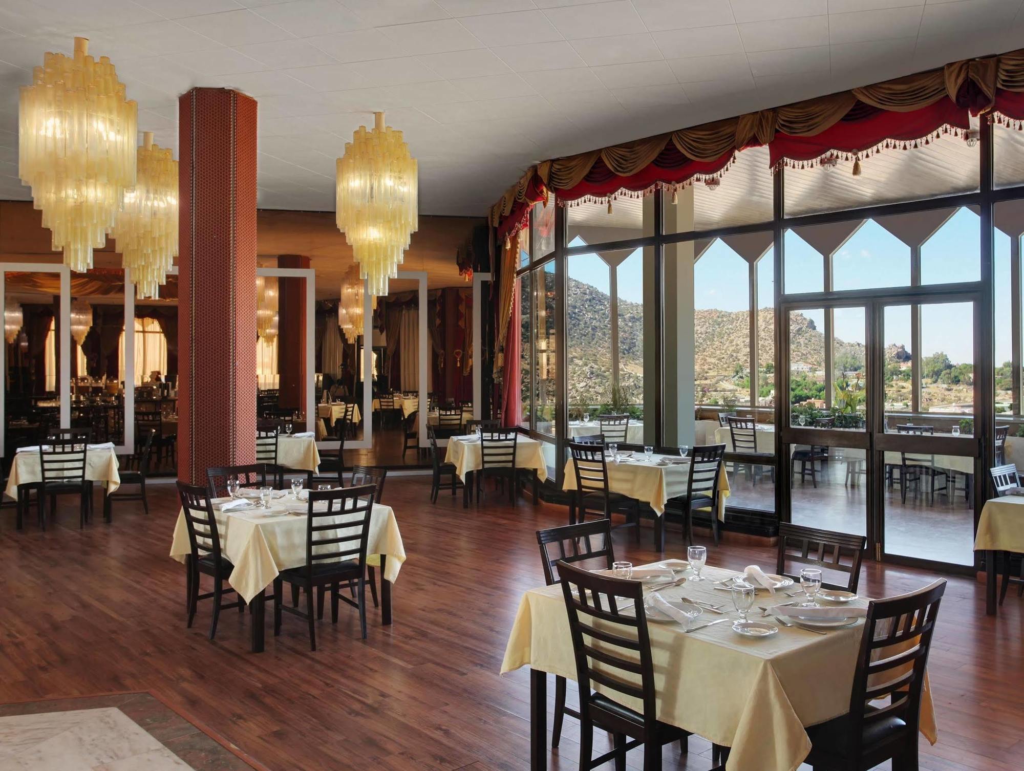 Le Meridien Al Hada Exterior foto